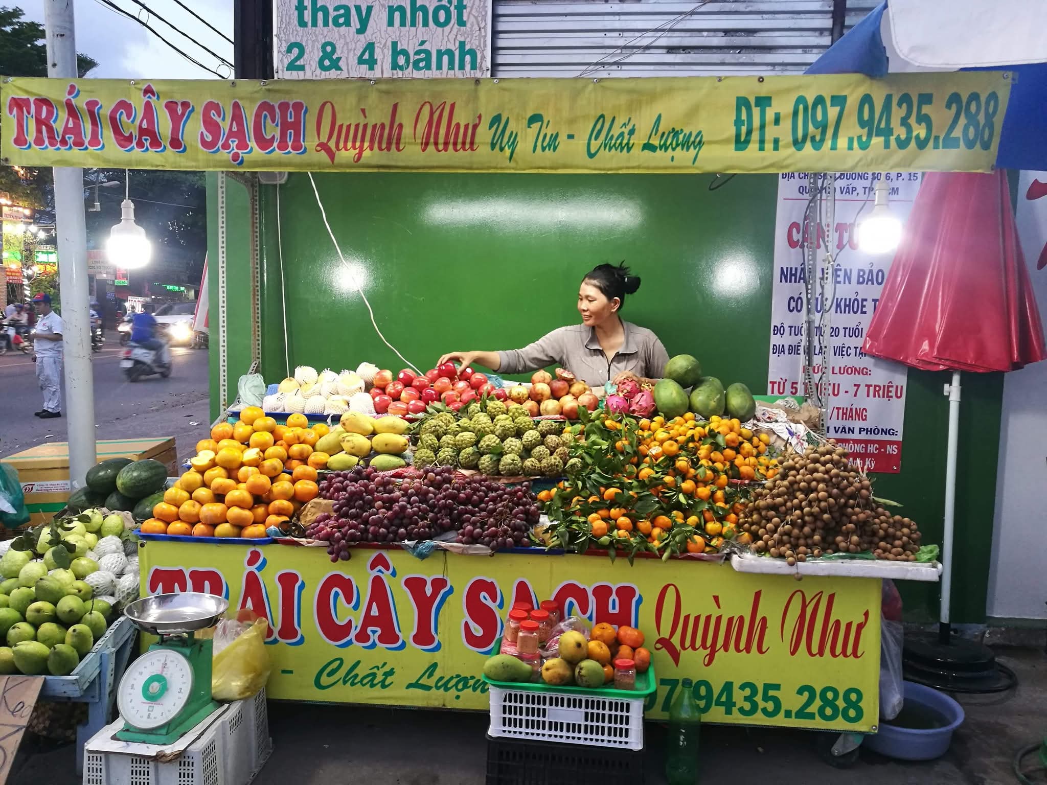 Quầy trái cây đa dạng các loại